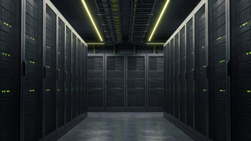 Rechenzentrums-Gasse mit Server-Racks